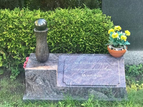 Gedenkstein Rasenreihenfeld Sarg